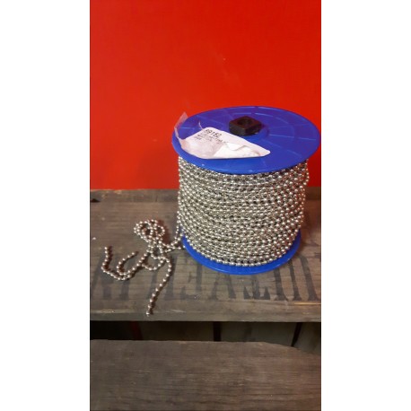 Ketting bolletjes zilverkleurig.