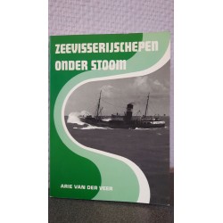 Zeevisserijschepen onder stoom