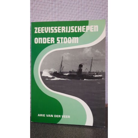 Zeevisserijschepen onder stoom