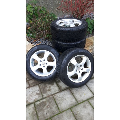 Winterbanden 215/255R16 met Aluminium velgen 7JX16H2 ET37