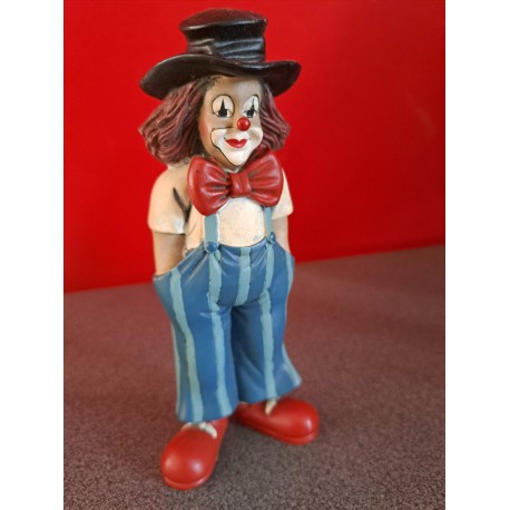 Clown liggend 22 cm hoog zwaar massief.